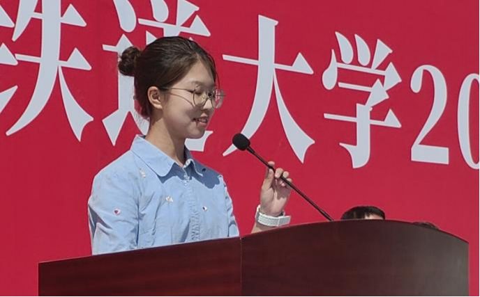 新利体育军训工作圆满完成,在军训汇演暨开学典礼工作中取得突出成绩!